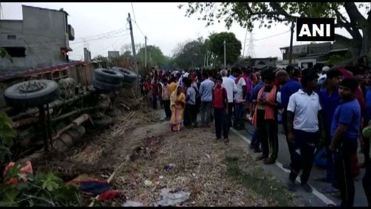 बिहार में झोपडी में घुसा ट्रक, तांश खेल रहे लोंगों के उपर गिरा, आठ लोंगों की दबकर दर्दनाक मौत