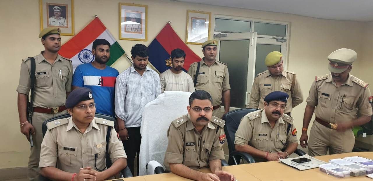 नोएडा पुलिस ने 65 लाख की लूट का किया खुलासा, तीन आरोपी गिरफ्तार नोएडा पुलिस ने 65 लाख की लूट का किया खुलासा, तीन आरोपी गिरफ्तार