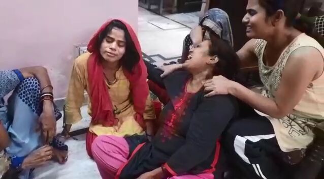 यूपी पुलिस में तैनात सिपाही के पुत्र को साथियो ने किया प्रताड़ित, डर से कर ली उसने आत्महत्या, परिवार में मचा कोहराम यूपी पुलिस में तैनात सिपाही के पुत्र को साथियो ने किया प्रताड़ित, डर से कर ली उसने आत्महत्या, परिवार में मचा कोहराम