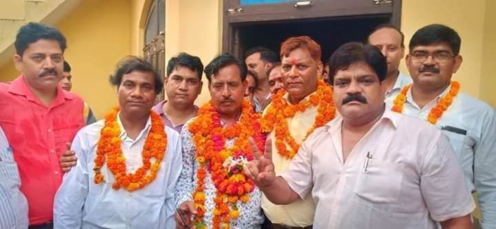 एटा : जिला कलेक्ट्रेट बार एसोसिएशन के चुनाव में विजेंद्र पाल सिंह राजपूत हुए विजयी एटा : जिला कलेक्ट्रेट बार एसोसिएशन के चुनाव में विजेंद्र पाल सिंह राजपूत हुए विजयी