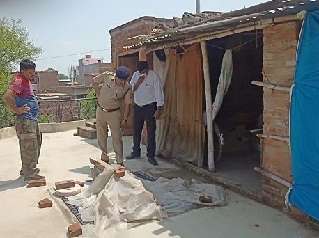 हमीरपुर में एक ही परिवार के तीन की मौत, इलाके में मची खलबली हमीरपुर में एक ही परिवार के तीन की मौत, इलाके में मची खलबली