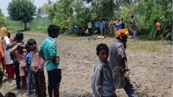 महिला शिक्षक के पति ने शिक्षक को दौड़ाकर मुंह में घुसेड दी नाल, मारी पांच गोली, शिक्षक सतेंद्र की मौके पर मौत महिला शिक्षक के पति ने शिक्षक को दौड़ाकर मुंह में घुसेड दी नाल, मारी पांच गोली, शिक्षक सतेंद्र की मौके पर मौत