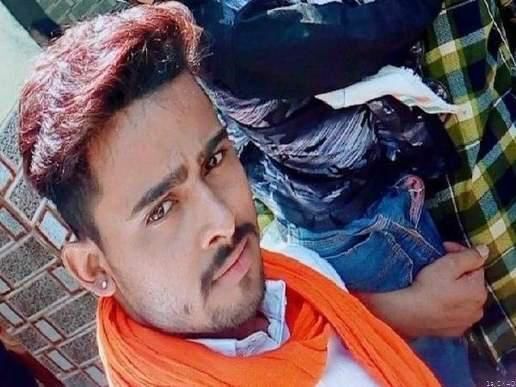 प्रेम में धोखा खाए प्रेमी ने मंदिर में फेसबुक लाइव कर की आत्महत्या प्रेम में धोखा खाए प्रेमी ने मंदिर में फेसबुक लाइव कर की आत्महत्या