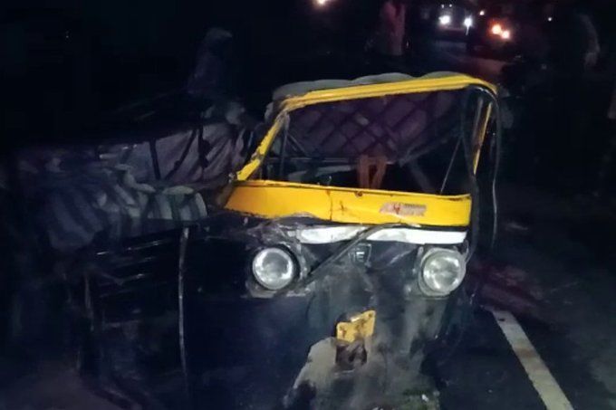 यूपी में बेकाबू ट्रक और टेंपो में टक्कर, हादसे में 4 लोगों की मौत, 6 घायल यूपी में बेकाबू ट्रक और टेंपो में टक्कर, हादसे में 4 लोगों की मौत, 6 घायल
