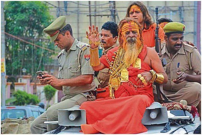 कांवड़ यात्रा में शामिल हुए गोल्डन बाबा, इस बार पहना है इतने किलो सोना कांवड़ यात्रा में शामिल हुए गोल्डन बाबा, इस बार पहना है इतने किलो सोना