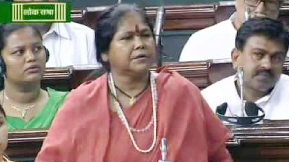 उन्नाव रेप केस पर लोकसभा में बहस LIVE : सपा कार्यकर्ता को बचाने की साजिश है ये, क्या बात कही मंत्री ने सदन में! उन्नाव रेप केस पर लोकसभा में बहस LIVE : सपा कार्यकर्ता को बचाने की साजिश है ये, क्या बात कही मंत्री ने सदन में!