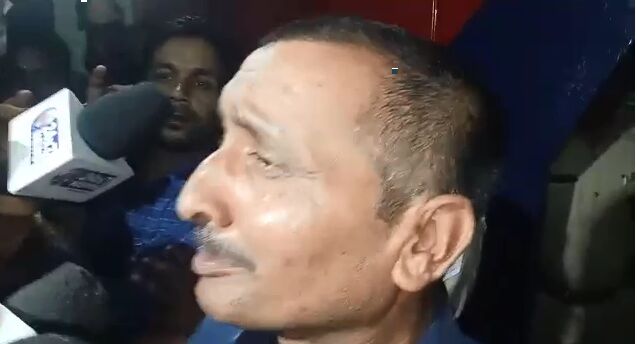 शक्तिशाली विधायक कुलदीप सेंगर कुछ इस तरह नजर आये, भूल गये सब और बोले ... शक्तिशाली विधायक कुलदीप सेंगर कुछ इस तरह नजर आये, भूल गये सब और बोले ...