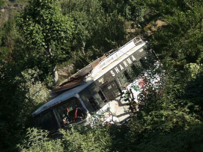 उत्तराखंड में बड़ा हादसा, टिहरी में स्कूल बस खाई में गिरी, 9 बच्चों की मौत उत्तराखंड में बड़ा हादसा, टिहरी में स्कूल बस खाई में गिरी, 9 बच्चों की मौत