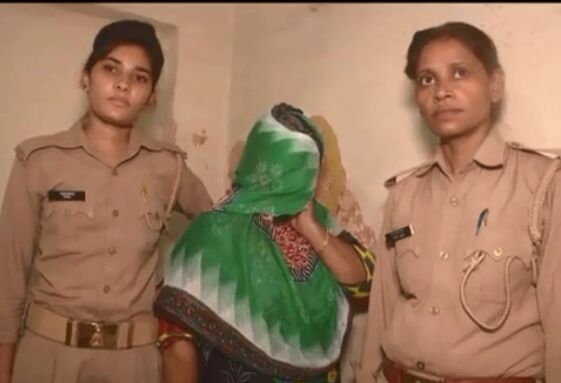 मुरादाबाद पुलिस ने लेडी डॉन के नाम से मशहूर शातिर महिला अपराधी को किया गिरफ्तार मुरादाबाद पुलिस ने लेडी डॉन के नाम से मशहूर शातिर महिला अपराधी को किया गिरफ्तार