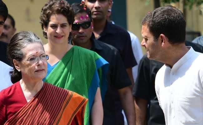 12 घंटों की माथापच्ची के बाद सोनिया गांधी इस तरह बनीं कांग्रेस की अंतरिम अध्यक्ष, जानिए पूरी हकीकत 12 घंटों की माथापच्ची के बाद सोनिया गांधी इस तरह बनीं कांग्रेस की अंतरिम अध्यक्ष, जानिए पूरी हकीकत