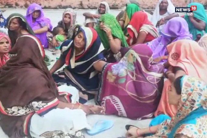 उत्तर प्रदेश में प्रधान की फिर से दबंगई, घर के बाहर खड़े लोगों पर बरसाई गोलियां, एक की मौत उत्तर प्रदेश में प्रधान की फिर से दबंगई, घर के बाहर खड़े लोगों पर बरसाई गोलियां, एक की मौत