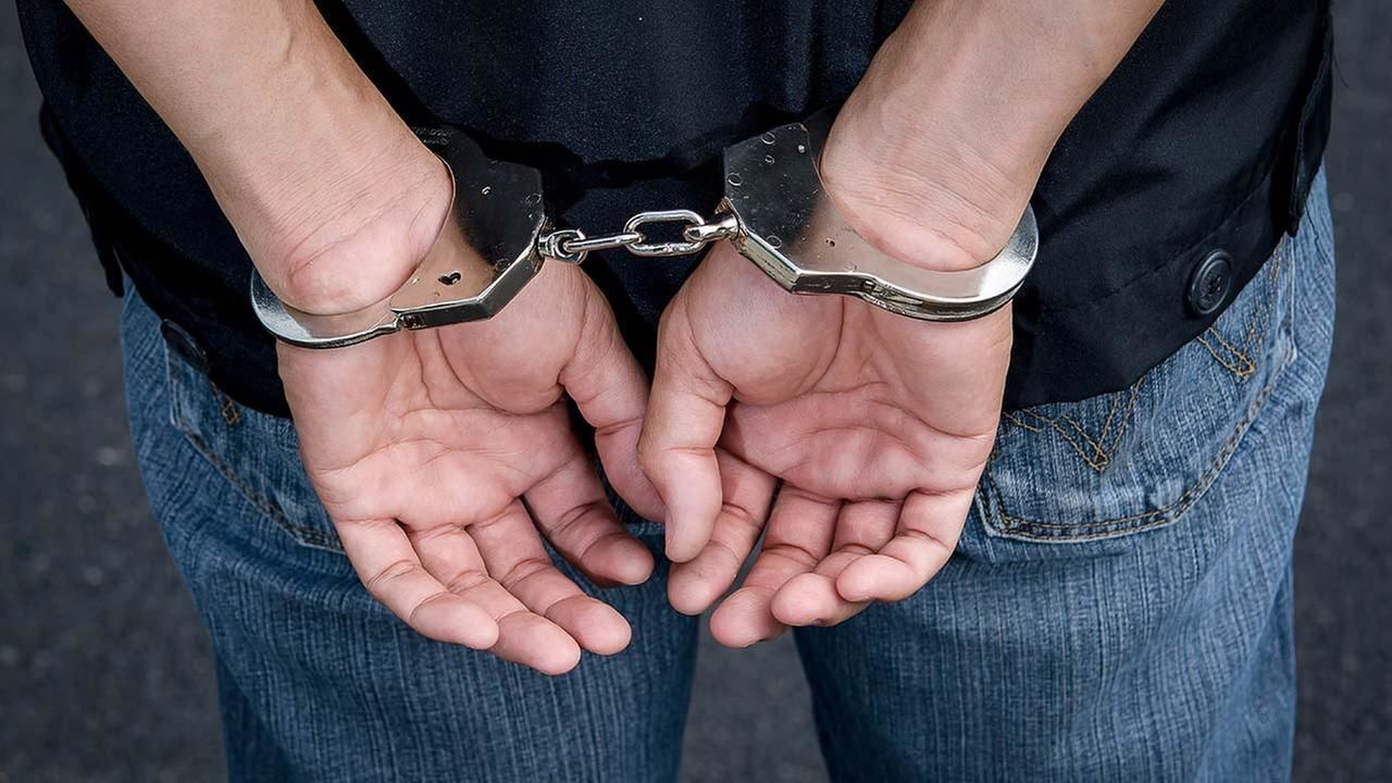 50 हजार इनामी बदमाश को गिरफ्तार कर थाना एक्सप्रसवे पुलिस ने हासिल की बड़ी सफलता 50 हजार इनामी बदमाश को गिरफ्तार कर थाना एक्सप्रसवे पुलिस ने हासिल की बड़ी सफलता