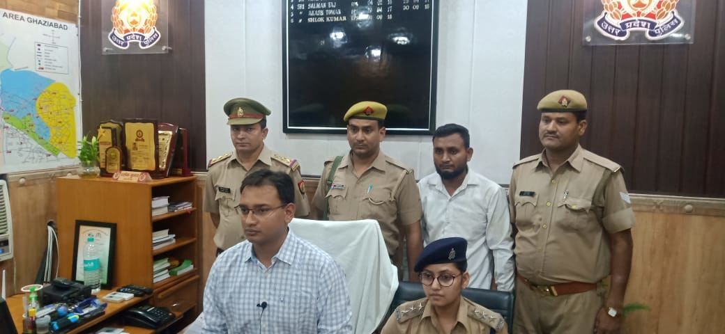 ईद के दिन मीट को अपने घर ले जाने पर मासूम को मार दिया, एसपी सिटी ने किया खुलासा ईद के दिन मीट को अपने घर ले जाने पर मासूम को मार दिया, एसपी सिटी ने किया खुलासा