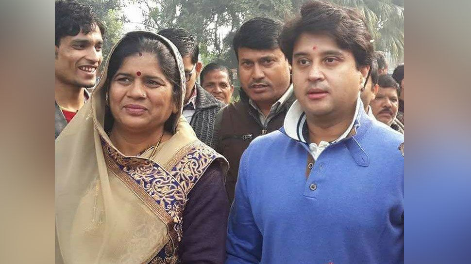 पूर्व मंत्री इमरती देवी के बयान से फिर मचा मध्यप्रदेश की राजनीत में हडकम्प पूर्व मंत्री इमरती देवी के बयान से फिर मचा मध्यप्रदेश की राजनीत में हडकम्प