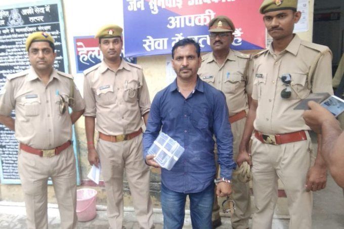पुलिस के हत्थे चढ़ा इनामी शूटर ब्रजेश सोनकर, 50 हजार रुपये का था इनाम पुलिस के हत्थे चढ़ा इनामी शूटर ब्रजेश सोनकर, 50 हजार रुपये का था इनाम