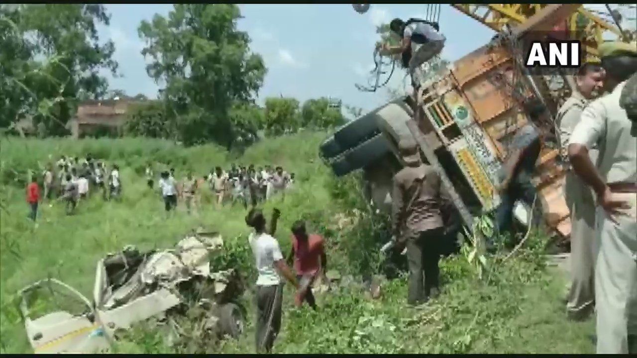 शाहजहाँपुर में देखते ही देखते लग गया लाशों का ढेर, 16 की मौत पांच घायल , मचा हाहकार शाहजहाँपुर में देखते ही देखते लग गया लाशों का ढेर, 16 की मौत पांच घायल , मचा हाहकार