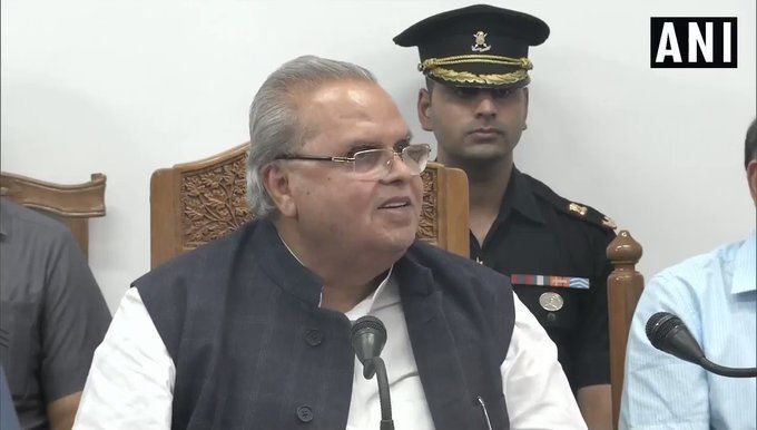 जम्मू कश्मीर के राज्यपाल बोले, लोग राहुल गाँधी को जूतों से मारेंगे, देखिये वीडियो जम्मू कश्मीर के राज्यपाल बोले, लोग राहुल गाँधी को जूतों से मारेंगे, देखिये वीडियो