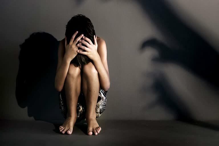 नोएडा में चाचा पर लगा बलात्कार का आरोप, पुलिस ने किया आरोपी गिरफ्तार नोएडा में चाचा पर लगा बलात्कार का आरोप, पुलिस ने किया आरोपी गिरफ्तार
