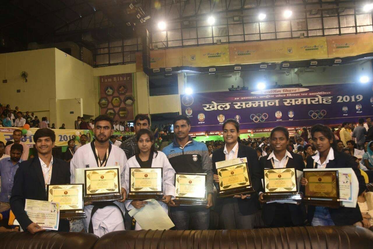 कल्याण केंद्र के अन्तर्राष्ट्रीय खिलाड़ी सौरव को खेलरत्न, राष्ट्रीय खिलाड़ी अंजली को 50 हज़ार की खेल सम्मान राशि कल्याण केंद्र के अन्तर्राष्ट्रीय खिलाड़ी सौरव को खेलरत्न, राष्ट्रीय खिलाड़ी अंजली को 50 हज़ार की खेल सम्मान राशि