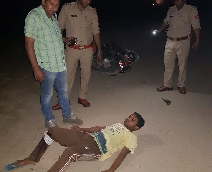 गाजियाबाद के इंदिरापुरम पुलिस से हुई बदमाश की मुठभेड़, पच्चीस हजार का इनामी बदमाश घायल गाजियाबाद के इंदिरापुरम पुलिस से हुई बदमाश की मुठभेड़, पच्चीस हजार का इनामी बदमाश घायल