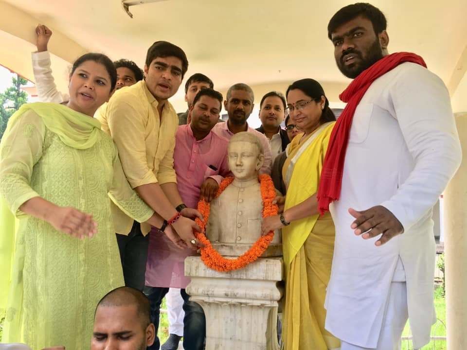 सपा ने इविवि छात्रसंघ बहाली के लिए आंदोलन कर रहे छात्रों का किया समर्थन सपा ने इविवि छात्रसंघ बहाली के लिए आंदोलन कर रहे छात्रों का किया समर्थन