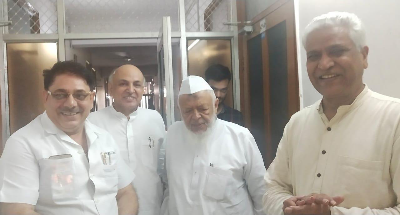 दो अलग-अलग विचारधारा के संगठनों के चीफ़ मदनी-भागवत की हुई मुलाक़ात से हलचल दो अलग-अलग विचारधारा के संगठनों के चीफ़ मदनी-भागवत की हुई मुलाक़ात से हलचल