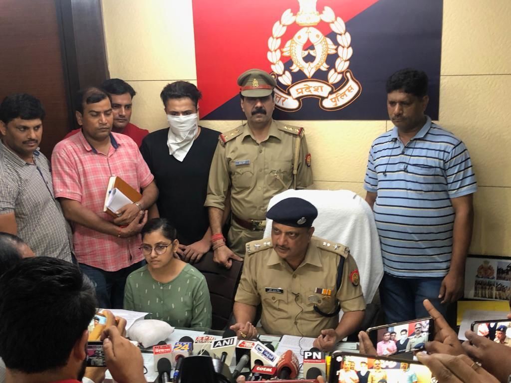 गाजियाबाद पुलिस की बड़ी कामयाबी, 12 घंटे में अपह्रत बाप बेटी को सकुशल बरामद कर अपहर्ता दबोचे गाजियाबाद पुलिस की बड़ी कामयाबी, 12 घंटे में अपह्रत बाप बेटी को सकुशल बरामद कर अपहर्ता दबोचे