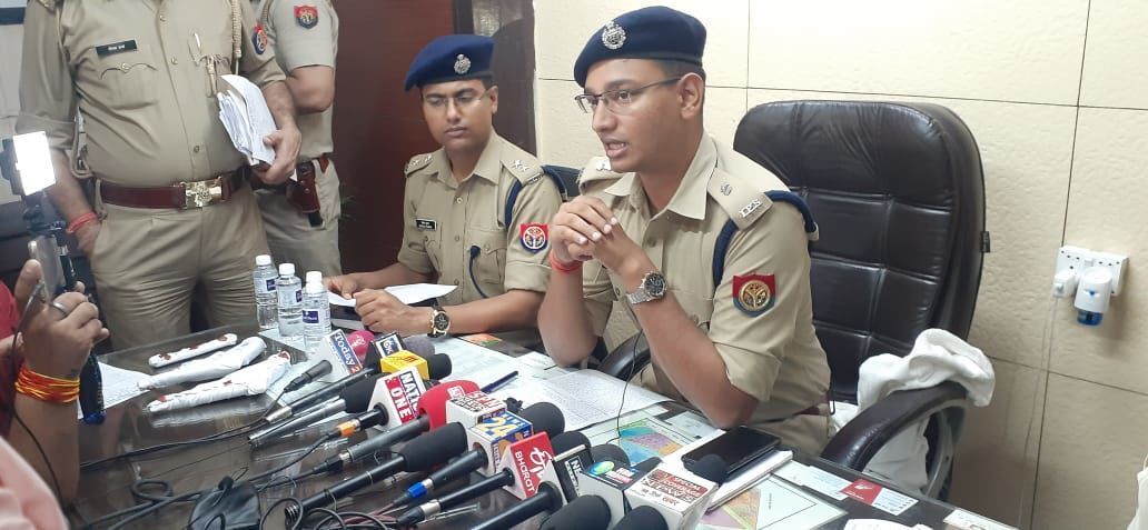 गाजियाबाद पुलिस की बड़ी सफलता, तीन शातिर अंतरराज्यीय वाहन चोर महिला के साथ मिल कर करते थे ऑटो में बैठा कर लूट गाजियाबाद पुलिस की बड़ी सफलता, तीन शातिर अंतरराज्यीय वाहन चोर महिला के साथ मिल कर करते थे ऑटो में बैठा कर लूट
