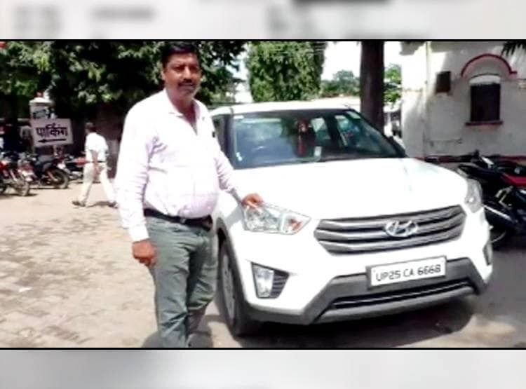 कार में हेलमेट नहीं पहना तो लगा जुर्माना, एसपी ट्रैफिक ने कही ये बात कार में हेलमेट नहीं पहना तो लगा जुर्माना, एसपी ट्रैफिक ने कही ये बात