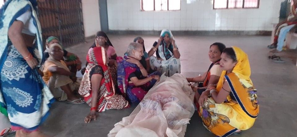 सड़क हादसे में मां-बेटा घायल, बेटी की मौत सड़क हादसे में मां-बेटा घायल, बेटी की मौत