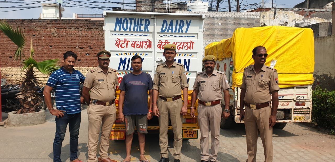 दादरी पुलिस को मिली सफलता, लाखों रूपये की अवैध शराब पकड़ी दादरी पुलिस को मिली सफलता, लाखों रूपये की अवैध शराब पकड़ी