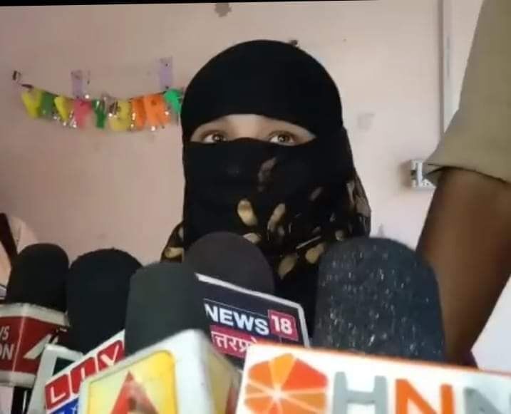 वीडियो वायरल होने के बाद स्वामीचिन्मयानन्द पर आरोप लगाने वाली छात्रा का किया गया मेडिकल वीडियो वायरल होने के बाद स्वामीचिन्मयानन्द पर आरोप लगाने वाली छात्रा का किया गया मेडिकल