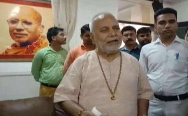 स्वामी चिन्मयानंद से SIT ने बीती रात 7 घंटे तक की पूछताछ, और फिर हुई ये बात! स्वामी चिन्मयानंद से SIT ने बीती रात 7 घंटे तक की पूछताछ, और फिर हुई ये बात!