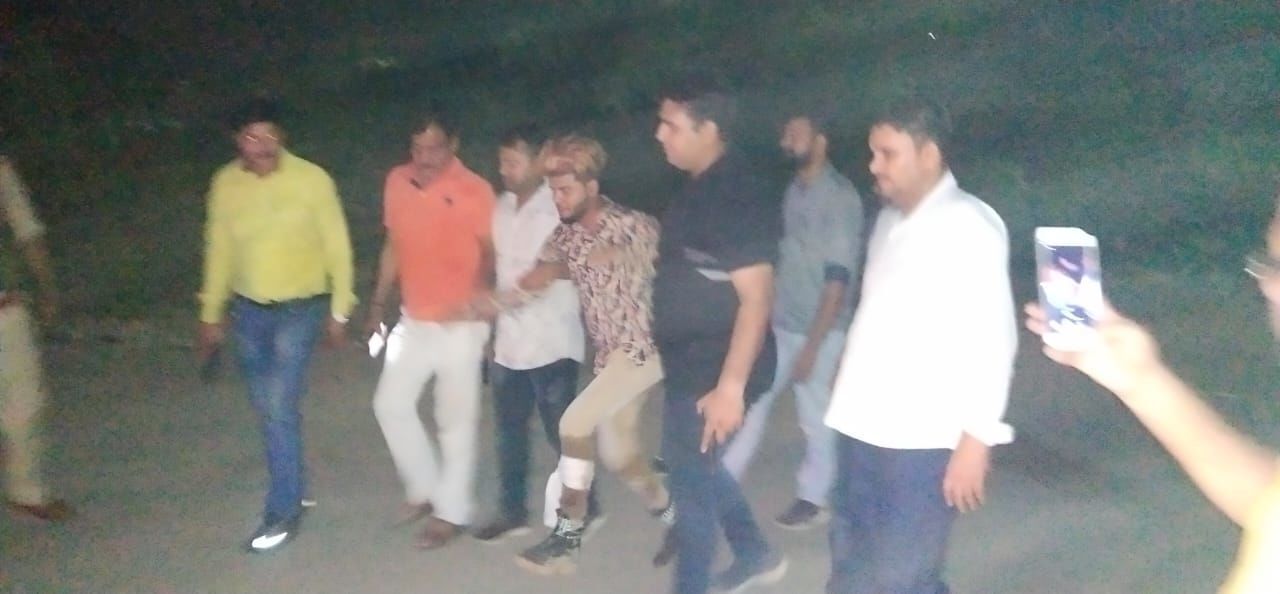 नोएडा पुलिस की बड़ी कामयाबी, पुलिस मुठभेड़ में एक लाख ईनाम का आरोपी गिरफ्तार नोएडा पुलिस की बड़ी कामयाबी, पुलिस मुठभेड़ में एक लाख ईनाम का आरोपी गिरफ्तार