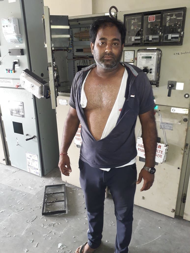 ग्राम प्रधान ने एसएसओ को पीटा, विरोध में 11 गांवों की 12 घंटे बिजली गुल ग्राम प्रधान ने एसएसओ को पीटा, विरोध में 11 गांवों की 12 घंटे बिजली गुल