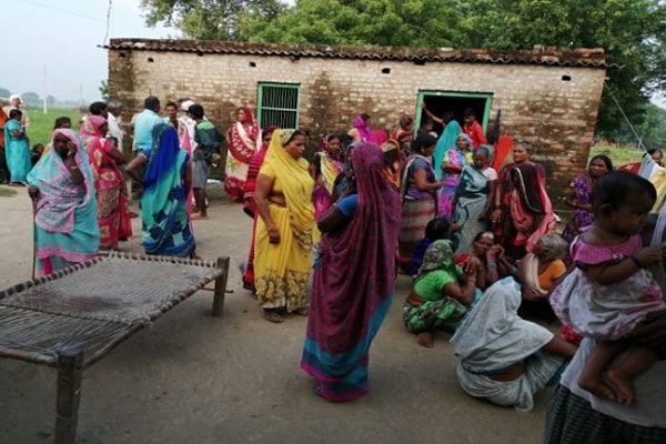 यूपी में जमीन विवाद में खूनी संघर्ष, 3 लोगों की हत्या से गांव में दहशत यूपी में जमीन विवाद में खूनी संघर्ष, 3 लोगों की हत्या से गांव में दहशत