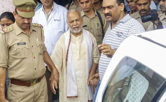 जेल में बंद चिन्मयानंद की हालत बिगड़ी, भेजे गए लखनऊ केजीएमयू जेल में बंद चिन्मयानंद की हालत बिगड़ी, भेजे गए लखनऊ केजीएमयू