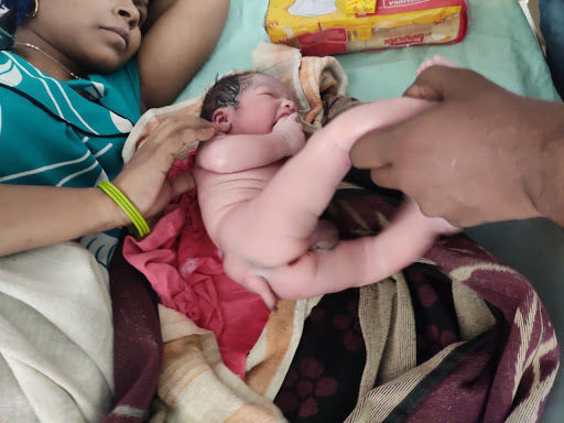 नोएडा में कुदरत का अजीबोगरीब करिश्मा, दो लिंग वाला बच्चा हुआ पैदा, देखने वालों की लगी भीड़ नोएडा में कुदरत का अजीबोगरीब करिश्मा, दो लिंग वाला बच्चा हुआ पैदा, देखने वालों की लगी भीड़