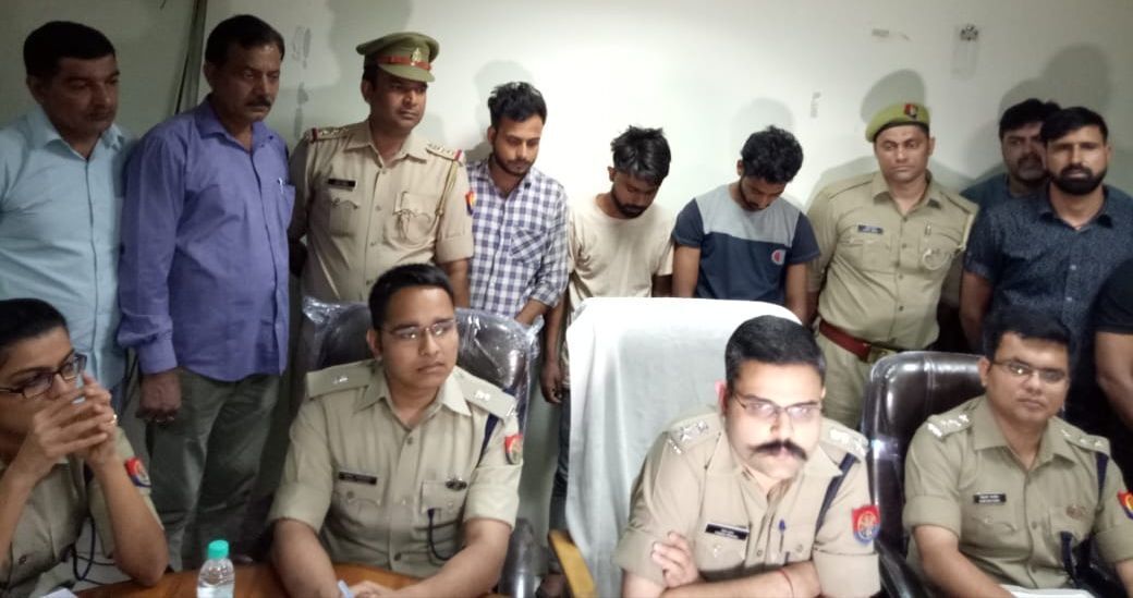 एसपी सिटी के नेत्रत्व में थाना-39 पुलिस को मिली बड़ी कामायाबी, तीन शातिर लूटरे गिरफ्तार एसपी सिटी के नेत्रत्व में थाना-39 पुलिस को मिली बड़ी कामायाबी, तीन शातिर लूटरे गिरफ्तार