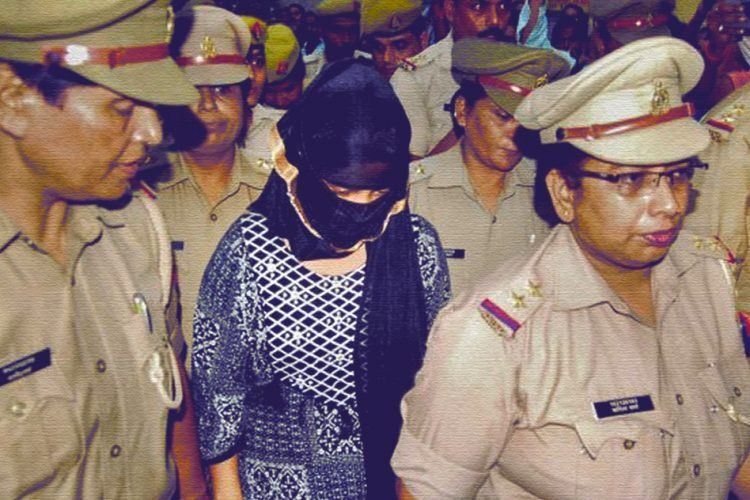 रंगदारी मांगने की आरोपी छात्रा को 14 दिन की न्यायिक हिरासत में भेजा रंगदारी मांगने की आरोपी छात्रा को 14 दिन की न्यायिक हिरासत में भेजा