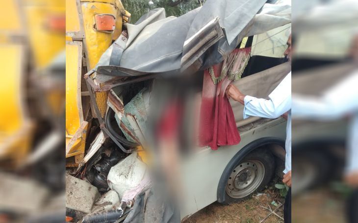 राजस्थान के जोबनेर में हुआ बड़ा सड़क हादसा, 7 लोगों की हुई मौत राजस्थान के जोबनेर में हुआ बड़ा सड़क हादसा, 7 लोगों की हुई मौत