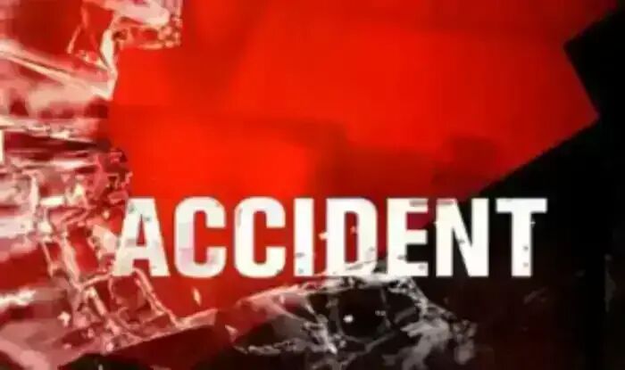 यूपीः एटा में रोडवेज बस और कार में भयंकर टक्कर, 3 लोगों की मौत, 7 घायल यूपीः एटा में रोडवेज बस और कार में भयंकर टक्कर, 3 लोगों की मौत, 7 घायल