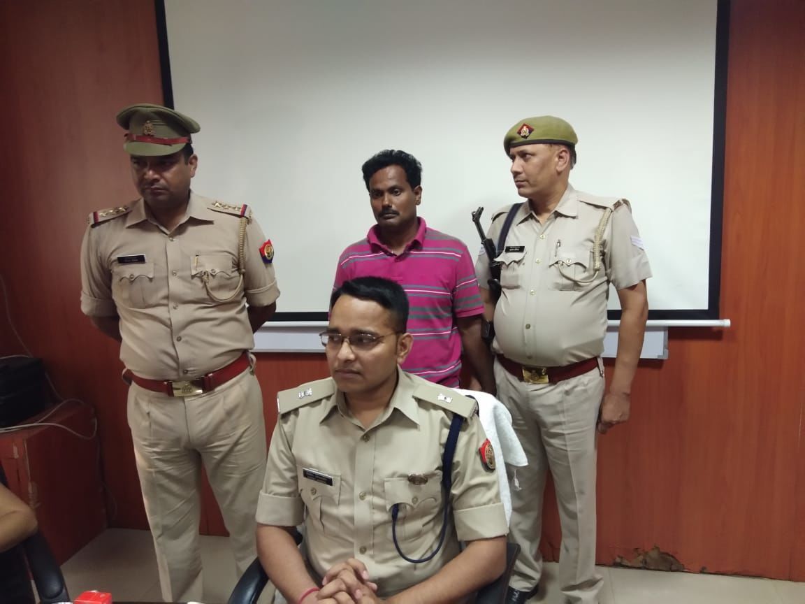 नोएडा :अवैध संबधो के चलते पति ने की पत्नी की हत्या नोएडा :अवैध संबधो के चलते पति ने की पत्नी की हत्या