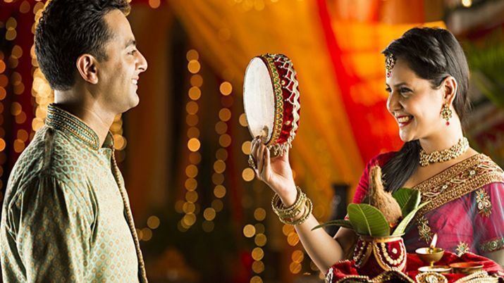करवा चौथ व्रत : ऐसे रखेंगी व्रत तो मिलेगा पति और सास का प्यार करवा चौथ व्रत : ऐसे रखेंगी व्रत तो मिलेगा पति और सास का प्यार