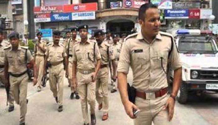 बिहार: एक्शन में गुप्तेश्वर पांडे की पुलिस, फायरिंग कर भागे बदमाशों को 2 घंटे में पकड़ा बिहार: एक्शन में गुप्तेश्वर पांडे की पुलिस, फायरिंग कर भागे बदमाशों को 2 घंटे में पकड़ा
