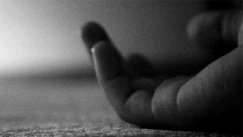 नोएडा में लगातार बढ़ रहे हैं आत्महत्या के मामले, 48 घंटे में 5 लोगों ने किया सुसाइड नोएडा में लगातार बढ़ रहे हैं आत्महत्या के मामले, 48 घंटे में 5 लोगों ने किया सुसाइड