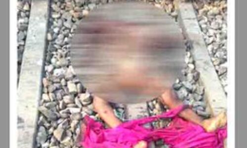यूपी के बदायूं में रेलवे ट्रैक पर नग्नावस्था में किशोरी का शव मिलने से मची सनसनी, हत्या की आशंका यूपी के बदायूं में रेलवे ट्रैक पर नग्नावस्था में किशोरी का शव मिलने से मची सनसनी, हत्या की आशंका