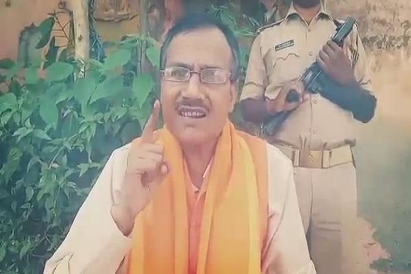 कमलेश तिवारी का मौत से पहले का यह वीडियो आया सामने, कमलेश इस वीडियो में प्रशासन से कैसे लगा रहे सुरक्षा की गुहार कमलेश तिवारी का मौत से पहले का यह वीडियो आया सामने, कमलेश इस वीडियो में प्रशासन से कैसे लगा रहे सुरक्षा की गुहार