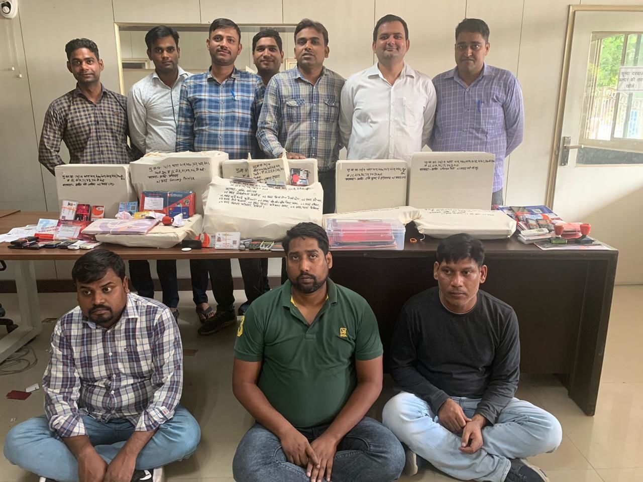 नोएडा पुलिस ने किया करोडों की ठगी करने वाले गेंग का पर्दाफास, तीन आरोपी गिरफ्तार नोएडा पुलिस ने किया करोडों की ठगी करने वाले गेंग का पर्दाफास, तीन आरोपी गिरफ्तार