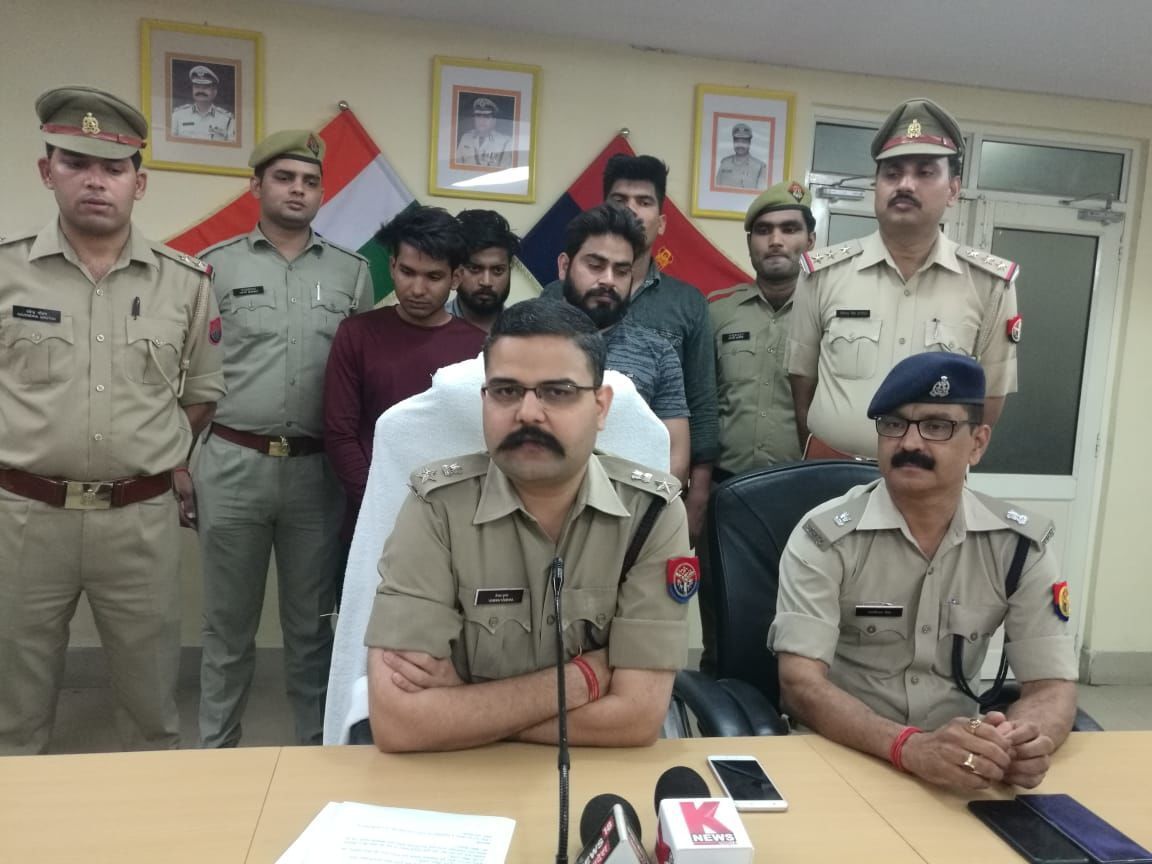 फर्जी कॉल सेन्टर चलाकर ठगी करने वाले एक गिरोह को नोएडा पुलिस ने किया गिरफ्तार फर्जी कॉल सेन्टर चलाकर ठगी करने वाले एक गिरोह को नोएडा पुलिस ने किया गिरफ्तार